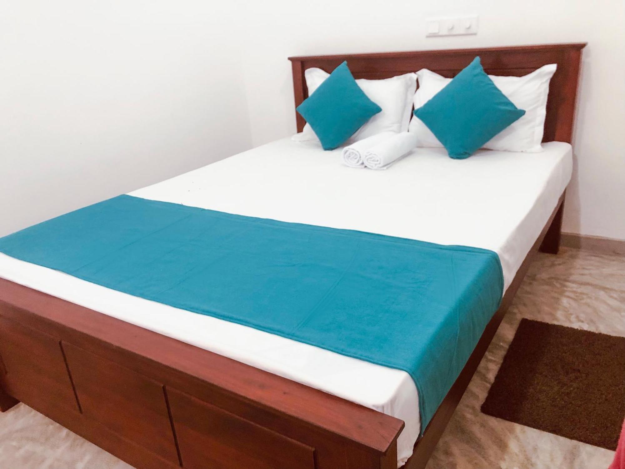 Waves Hotell Hikkaduwa Exteriör bild