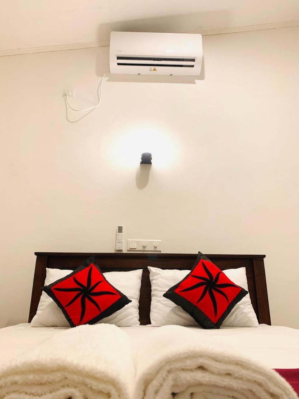 Waves Hotell Hikkaduwa Exteriör bild